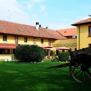Hotel Cascina Marisa, Opera